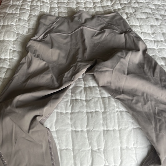 Lulu 7/8 leggings. Light grey. Only worn once - Picture 3 of 4